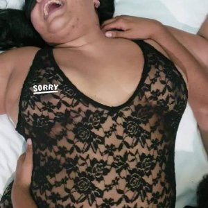 Strangesoundz giving Jessica the business