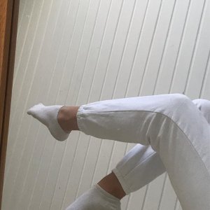 Who would tie me up and tickle torture my feet ;)