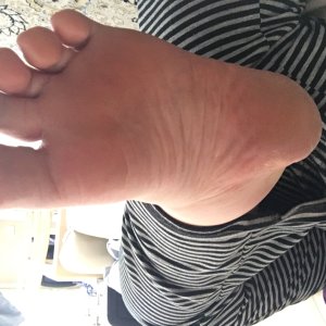 6818506F E466 4D97 864B C43F812FA9C0

A picture of my sole and toes😏