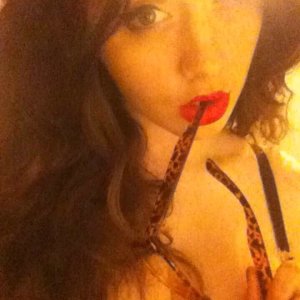 How would you tickle me? (Best story wins a kiss under the mistletoe 😘) x