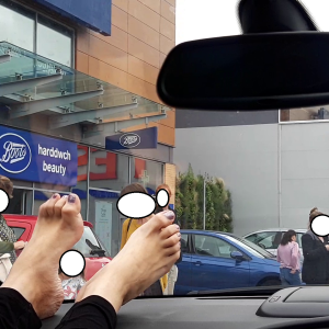 Please can I hide my soles while you go into the shop?!