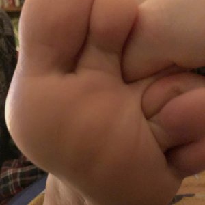 My new favourite thing. Toe squeezes!  ^_^