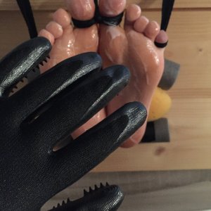 glove tickle.JPG