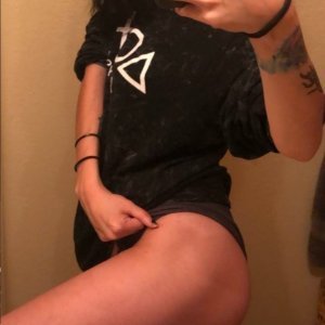 Media 'Heyy' in album '=)'