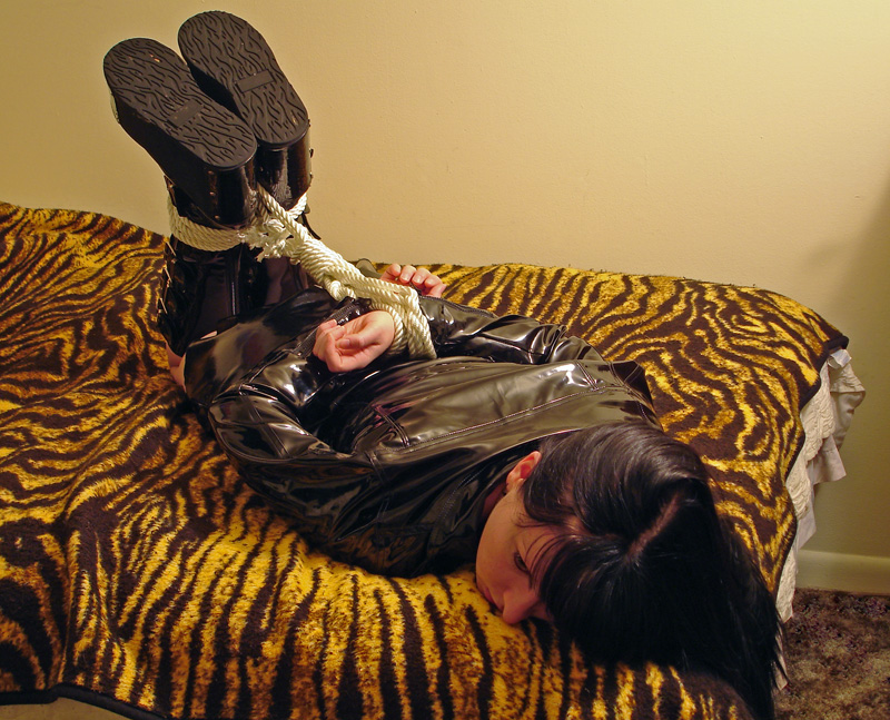 An early hogtie.