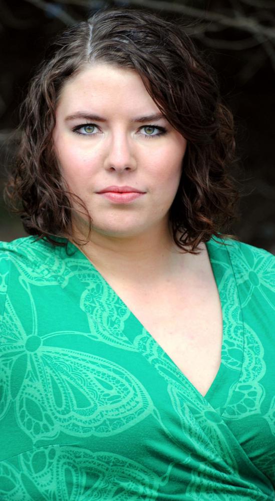 Did you know green is the rarest eye color and wavy hair is the rarest hair type? Yeah it makes me feel good. Got my eyes from my mom and my mom had s