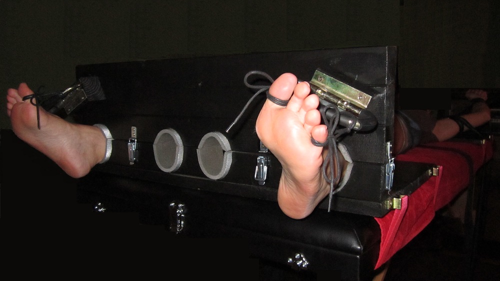 DITA DEI PIEDI IMMOBILIZZATE