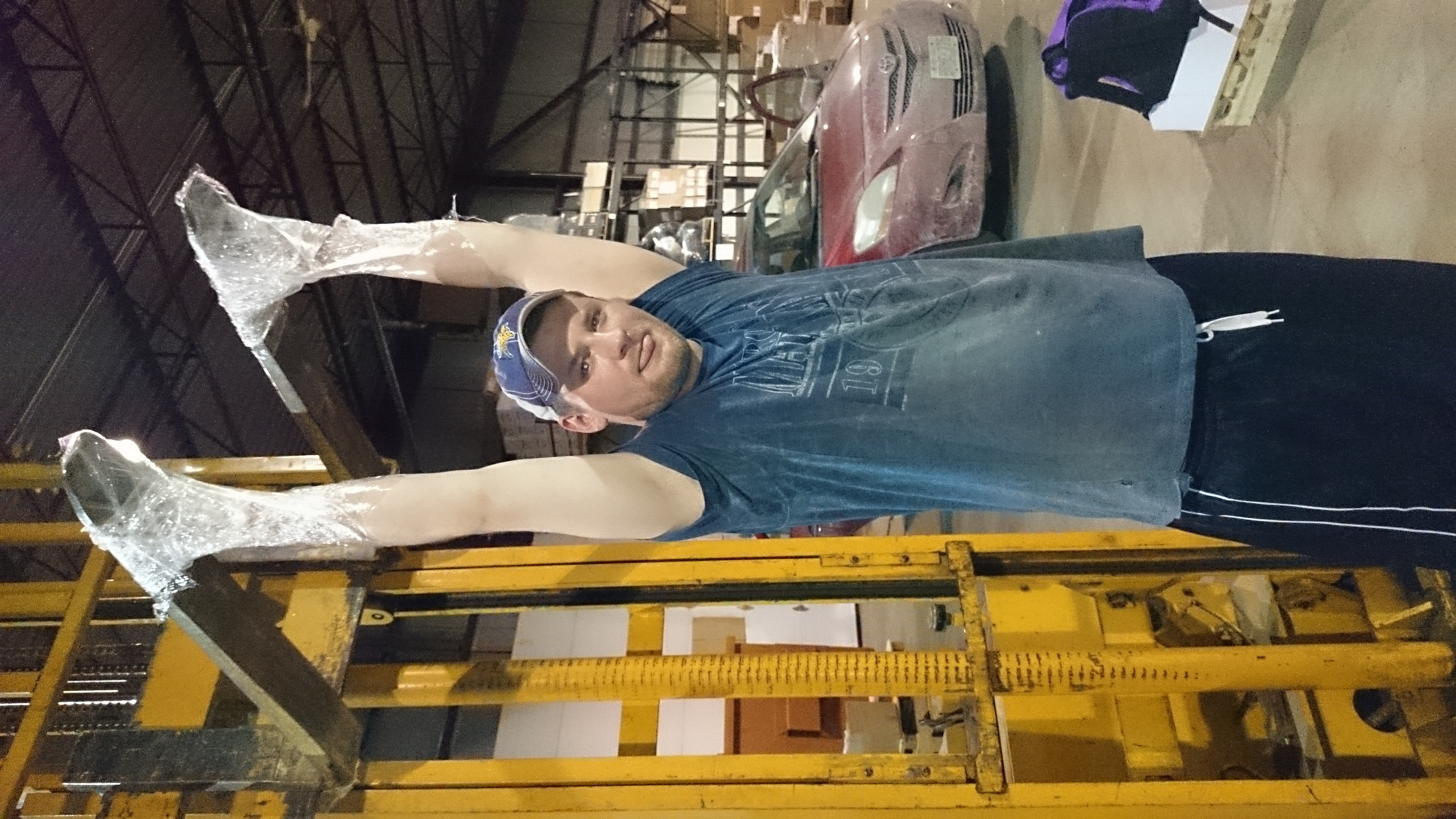Hanging from a forklift.
Woot super stretch !!