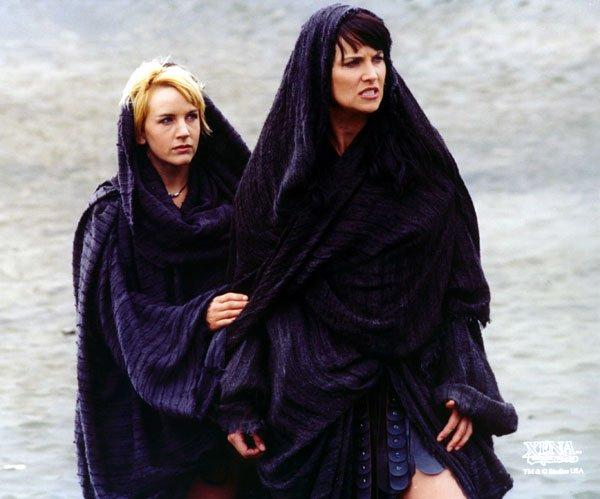 Hot damn, I want their cloaks!