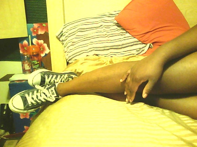 I LOOOOOOVE my converses. hehe and my legs *whistles* lols