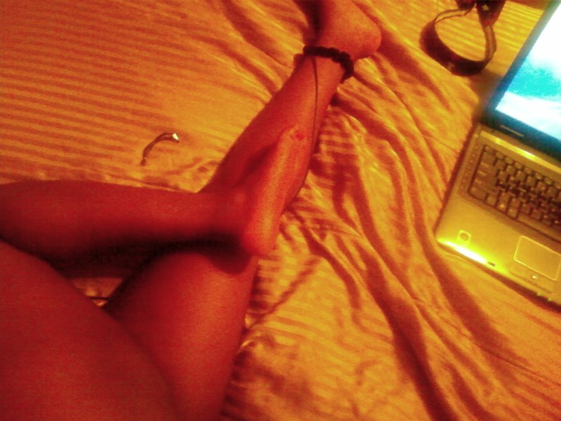 I sort of like my legs and sort of don't. Love my feet hehe