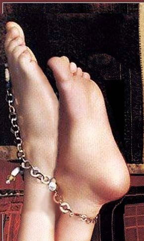 Katherine Heigl Big foot harem dancer closeup