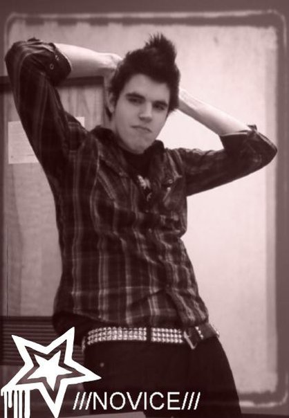 Me/Justin Carl/Six Foot Four/182lbs/Black Hair/Deep Brown Eyes/Size 13/ I'm the shit :]