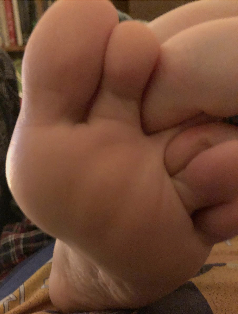 My new favourite thing. Toe squeezes!  ^_^