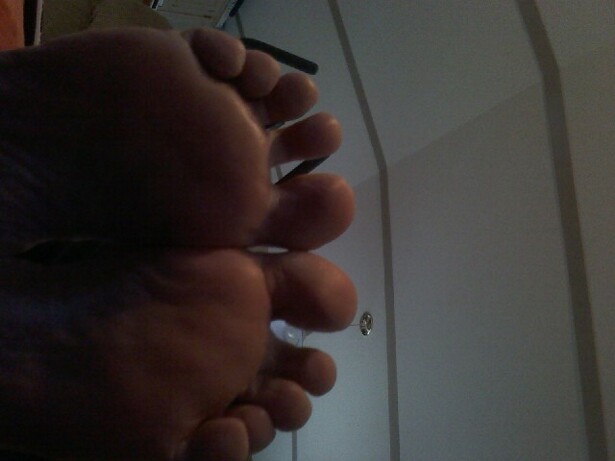 no pls not my toes