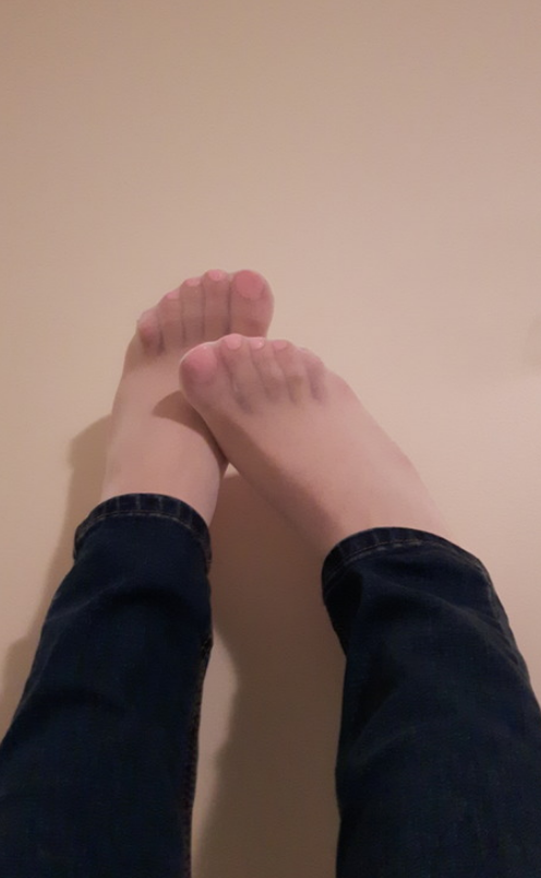 Pink toes