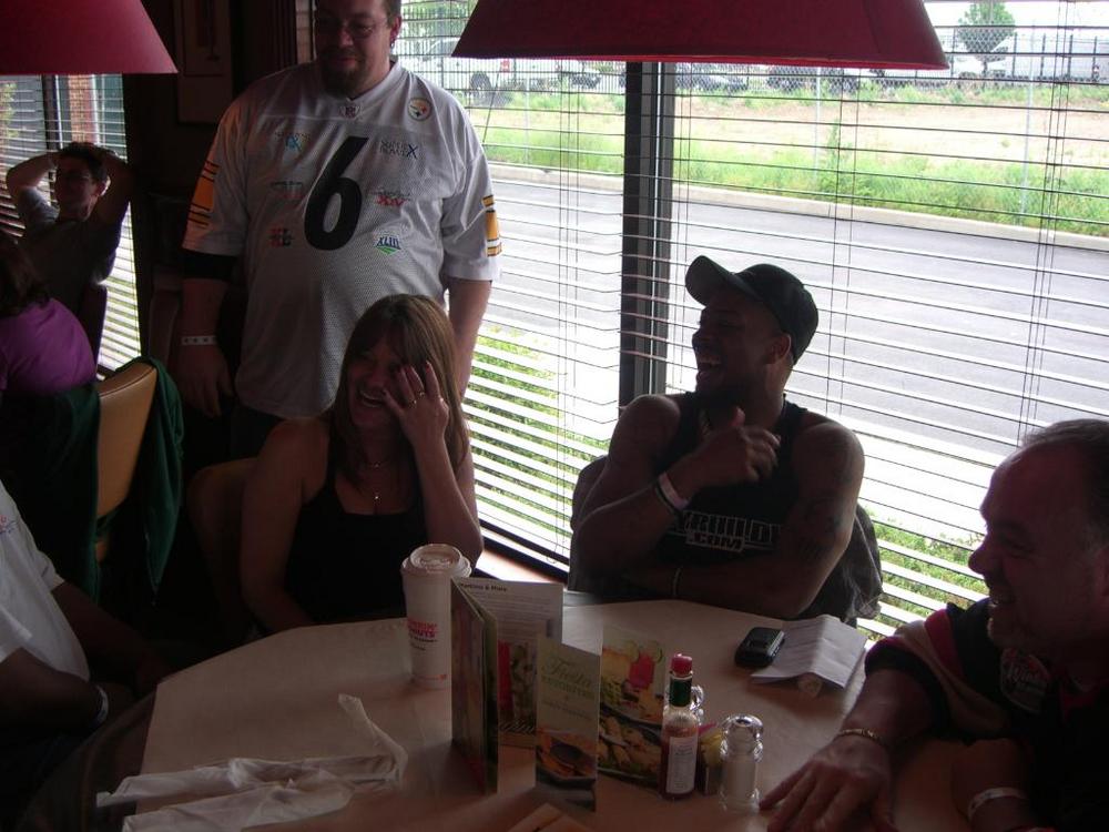 Smiles all around my fav 4 ppl from NEST minus T's face