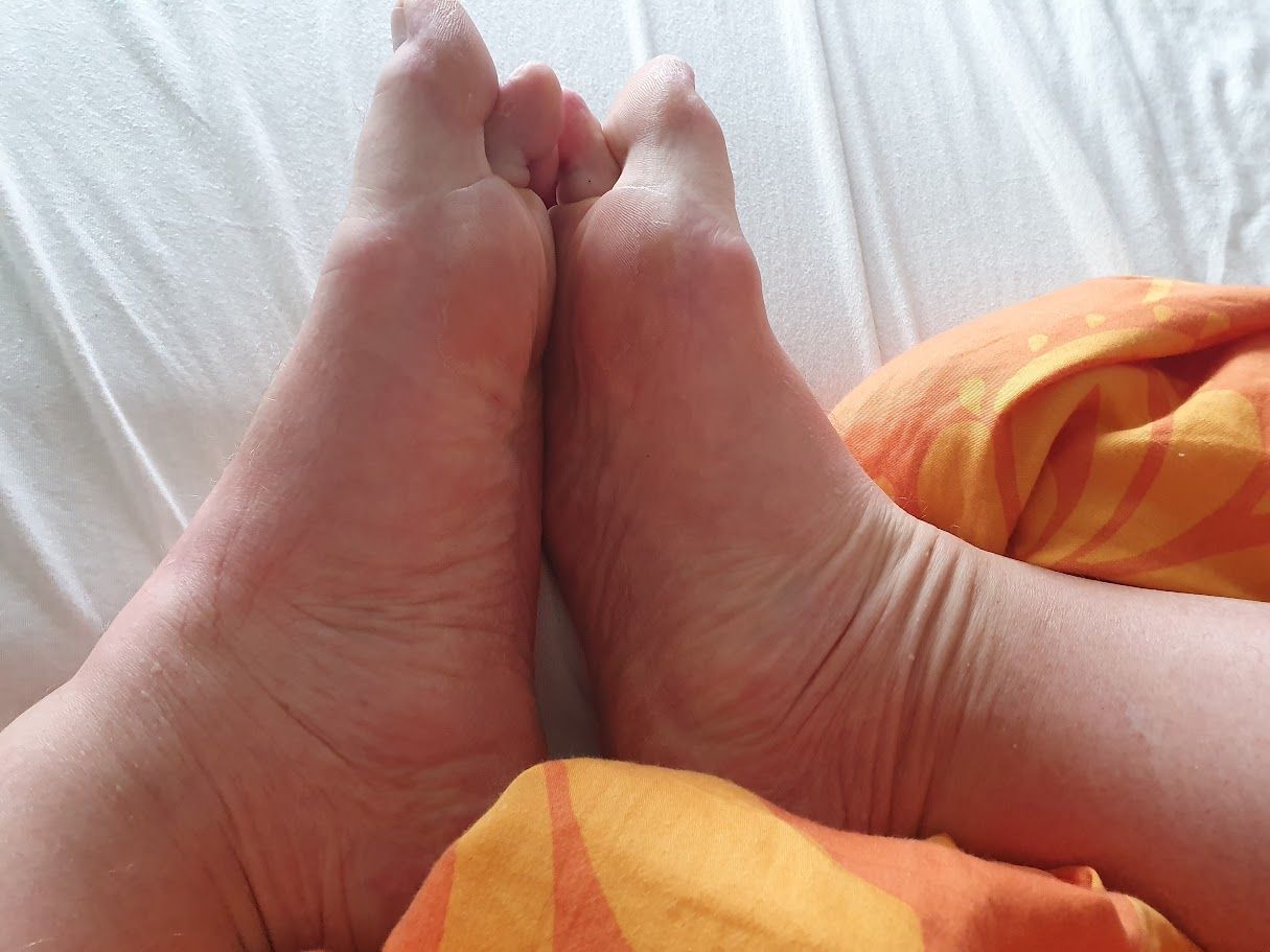 Tom_Feet_1.jpg