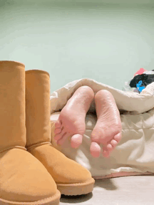 Vickys thicc wrinkles 2.gif