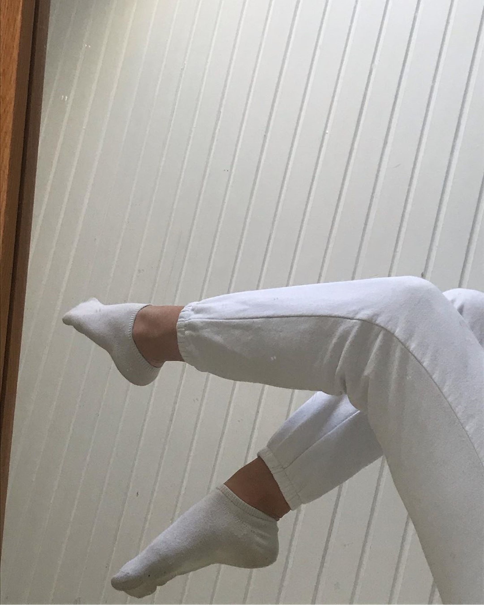 Who would tie me up and tickle torture my feet ;)