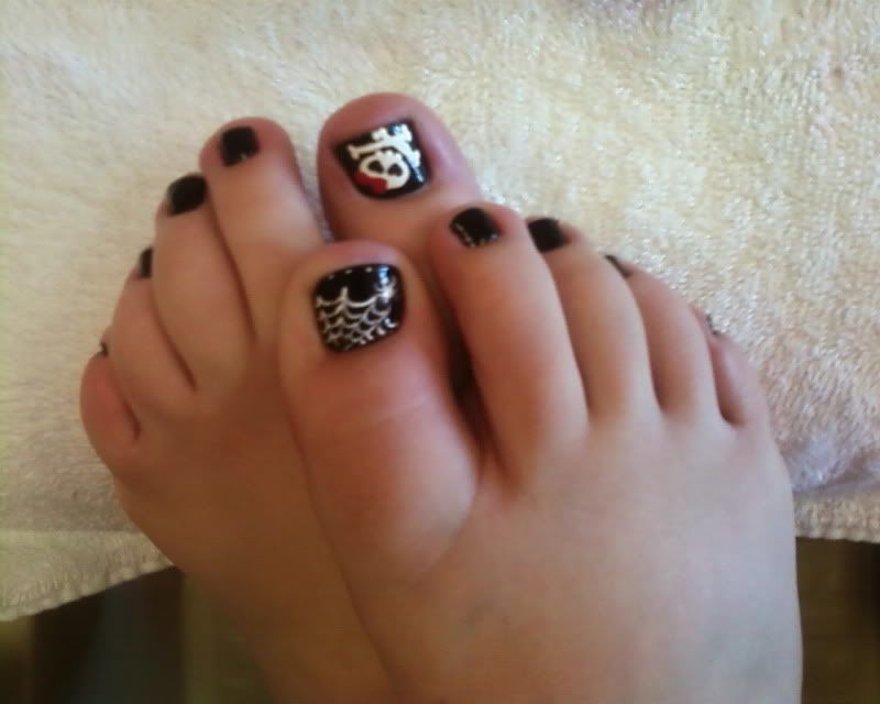 halloweentoes.jpg