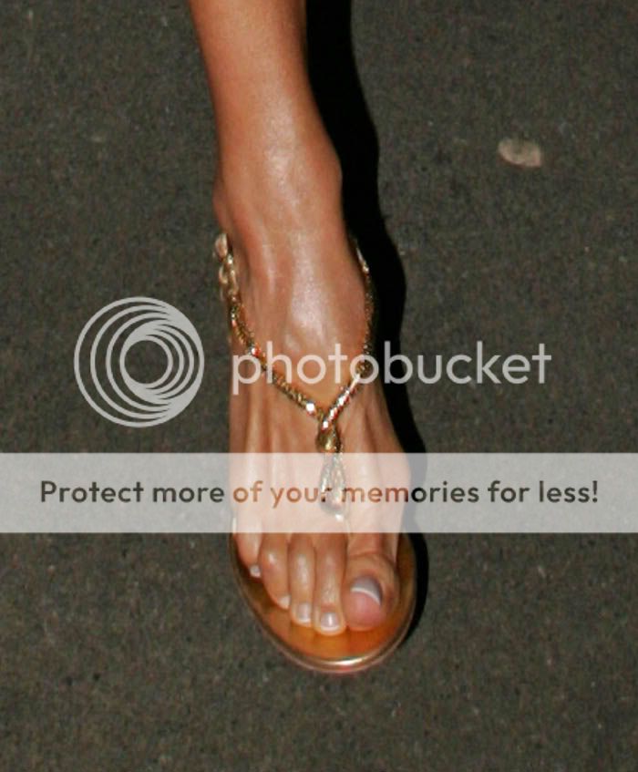 victoria_beckham_feet_7_big.jpg