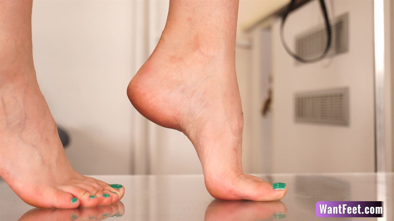 Tiptoe-Arch-Seduction-02.jpg